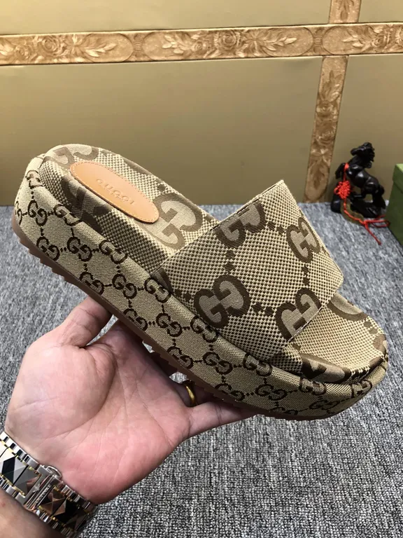 Gucci Shoe 